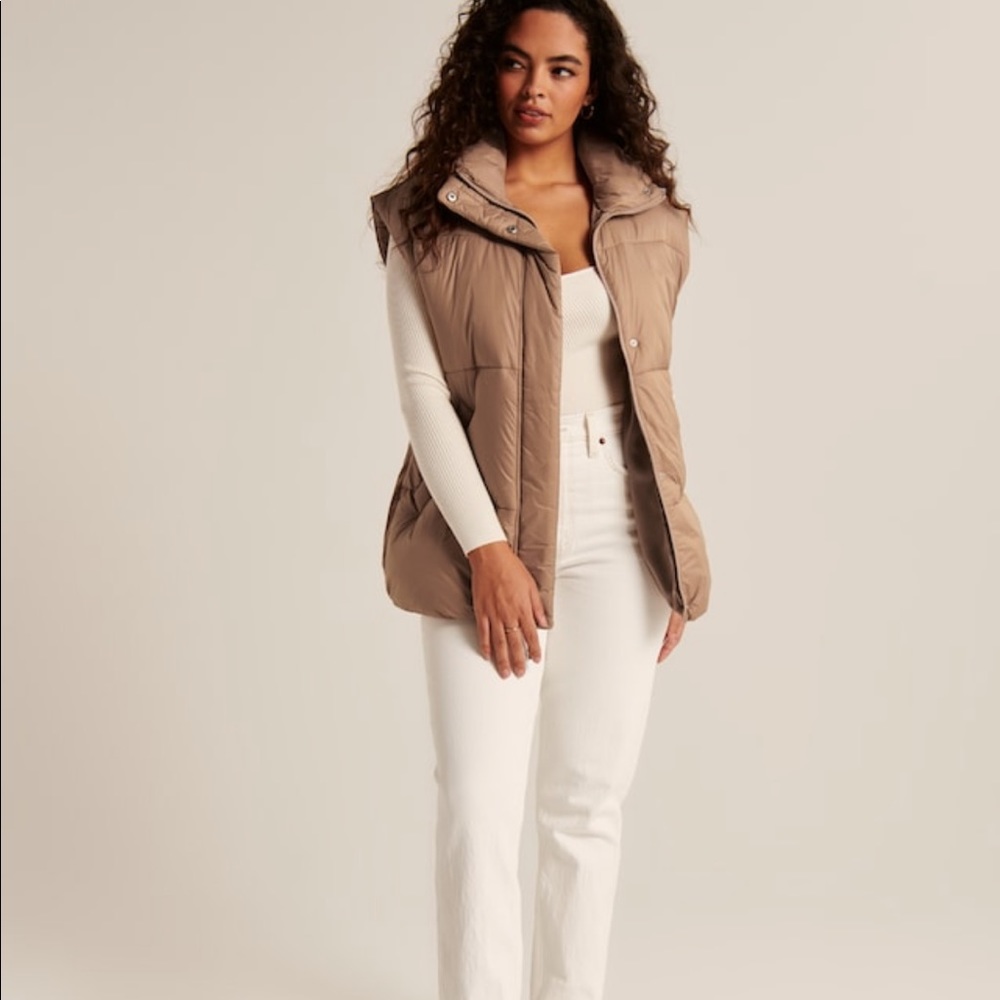 NWT Abercrombie and Fitch Oversized Quilted Puffer Vest